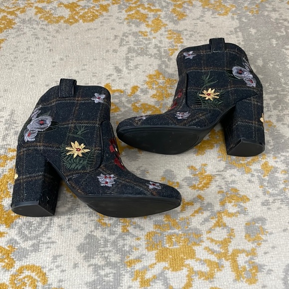 Embroidered ankle booties - Picture 3 of 4